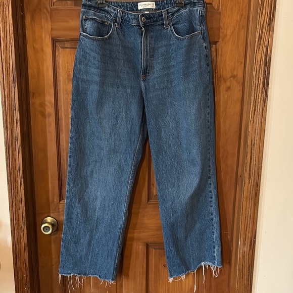 Abercrombie & Fitch High Rise relaxed fit Blue Jeans - Picture 1 of 3